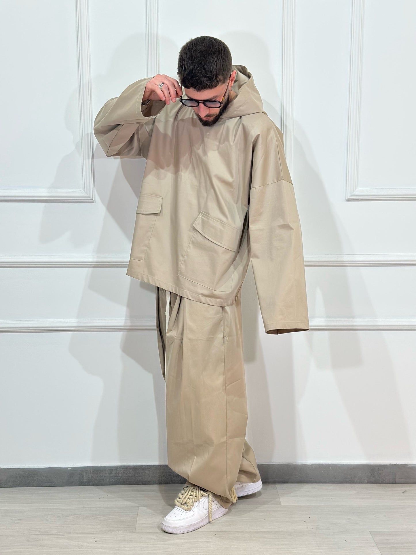 Completo over beige